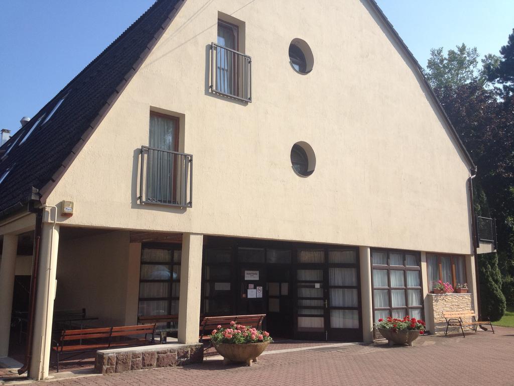 Hotel Family Balatonföldvár Esterno foto