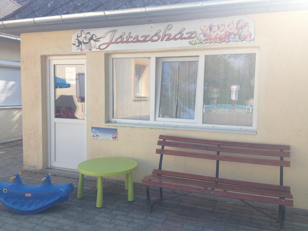 Hotel Family Balatonföldvár Esterno foto