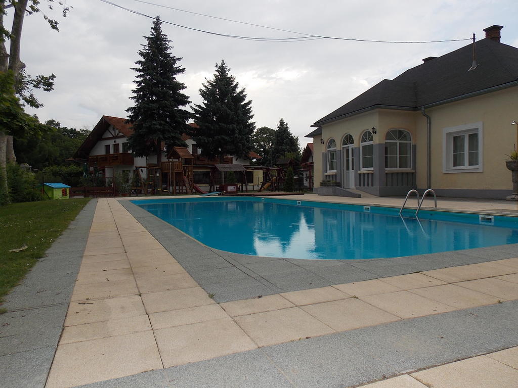 Hotel Family Balatonföldvár Esterno foto