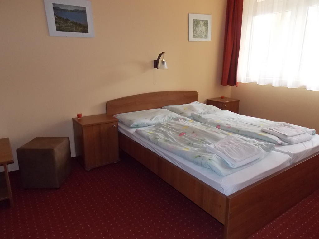Hotel Family Balatonföldvár Esterno foto