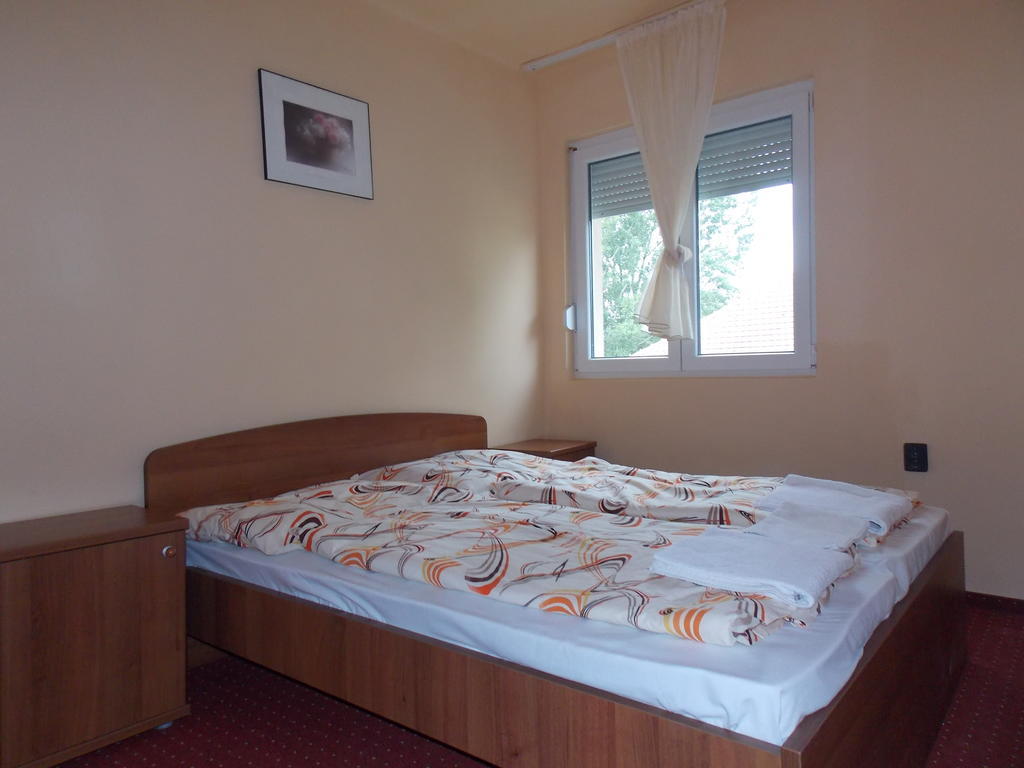 Hotel Family Balatonföldvár Esterno foto